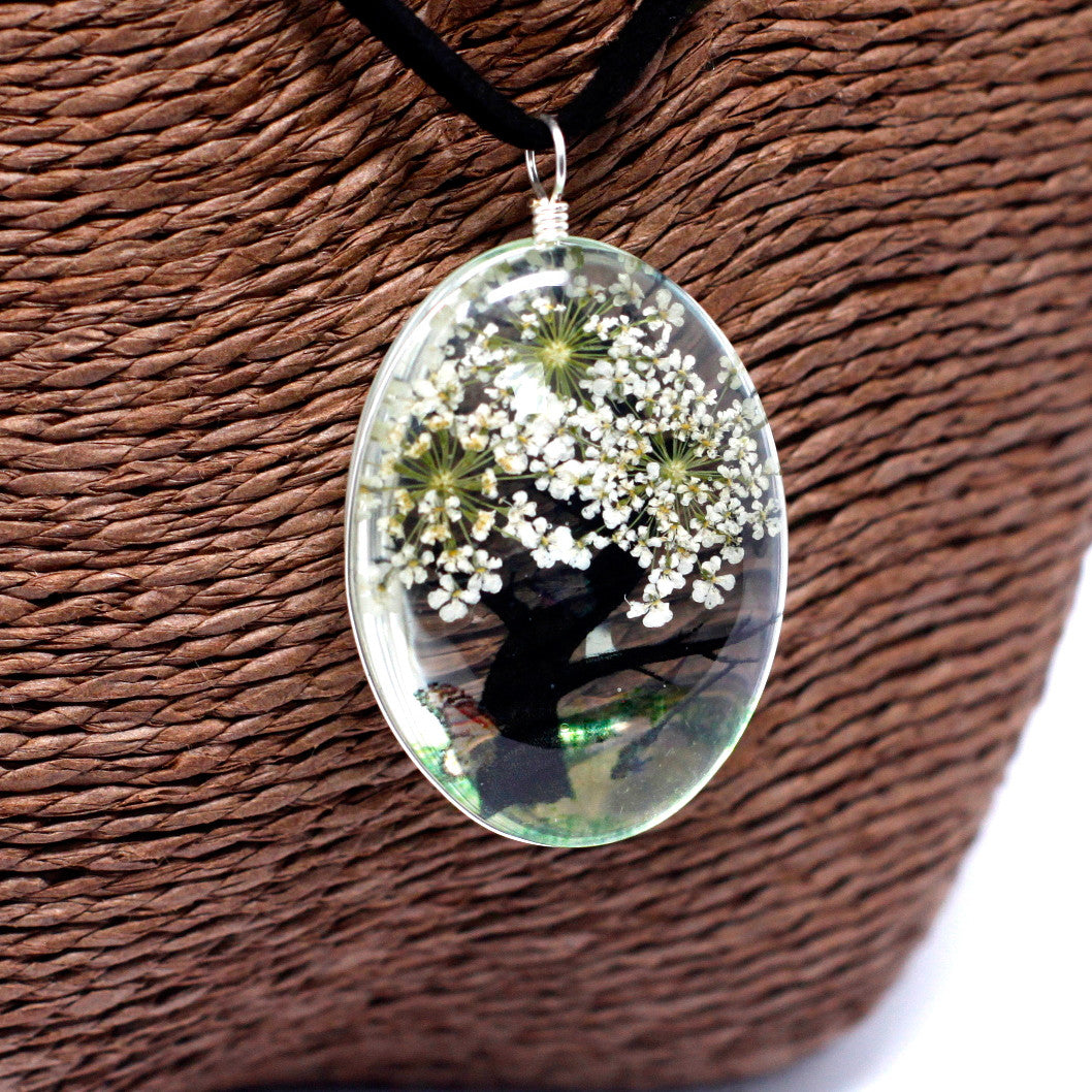 Pressed Flower Tree Of Life Jewellery Set - Artfully Curated Creations and identify whats in the image